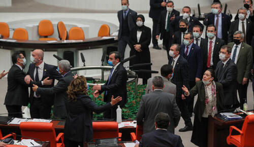 Son Dakika… Meclis’te Yumruklu Kavga!