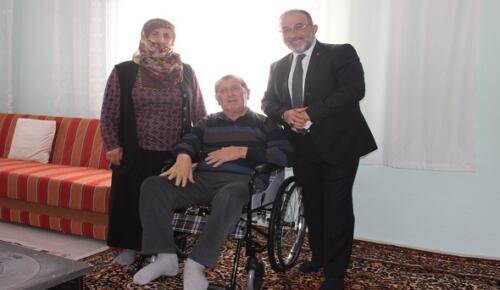Başkan Güven Tekerlekli Sandalye Hediye Etti.