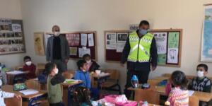 Jandarma Ekipleri, Öğrencilere Trafik Semineri Verdi