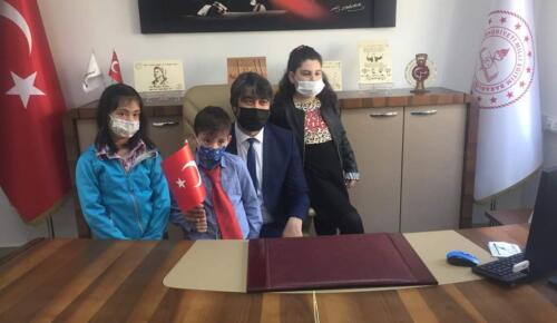 İlçe Milli Eğitim Müdürü Fatih Kaba’ya, Küçük Öğrencilerden Ziyaret!