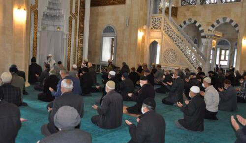 Bayram Namazı Camilerde Kılınabilecek!