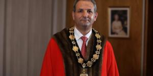 Enfileld Belediyesi Başkanlığına Afşinli Sabri Özaydın ikinci kez seçildi