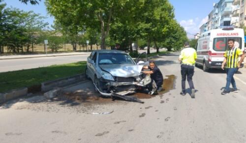 Afşin’de direksiyon hakimiyetini kaybeden sürücü kaza yaptı: 2 yaralı