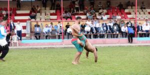 Demokrasi ve Milli Birlik Gününde Şalvar Güreşi Yapıldı