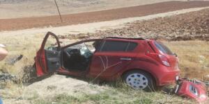 Otomobil Karşı Şeride Geçip Kamyonete Çarptı!