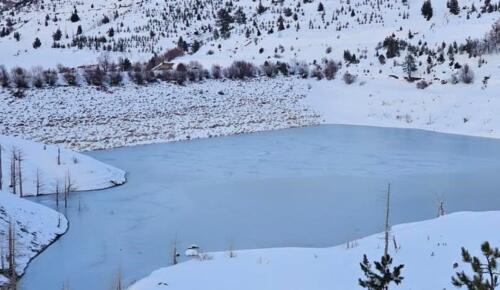 Akdeniz’in Sibirya’sında gölet dondu