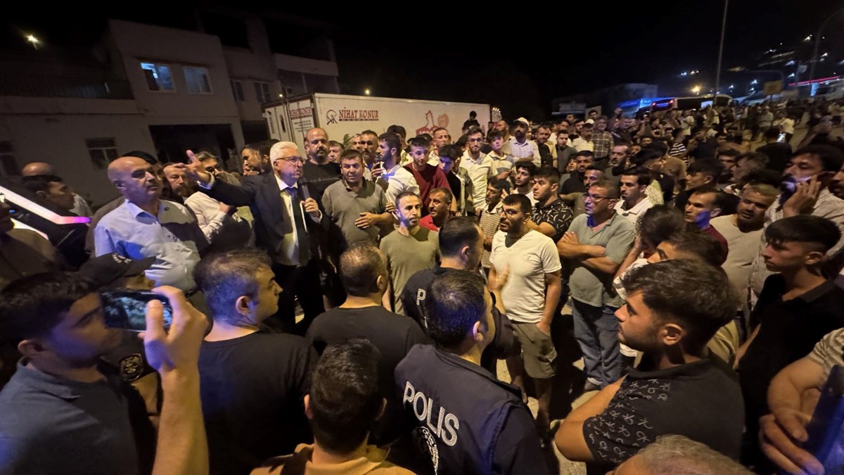 1757816935 953 Tirin carptigi genc oldu mahalleli yolu kapatti Başkan Görgel: “Kurban Bayramı’mız Kutlu Olsun”