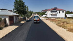 Afşin Spor Yönetimi Başkan Kıraç’ı Ziyaret Etti! asfalt calismalari2 300x169 Afşin Spor Yönetimi Başkan Kıraç’ı Ziyaret Etti!